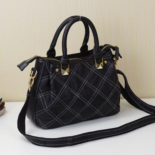 Stunning Black Quilted Handbag - Must-Have Fashion Statement! - Leather bags